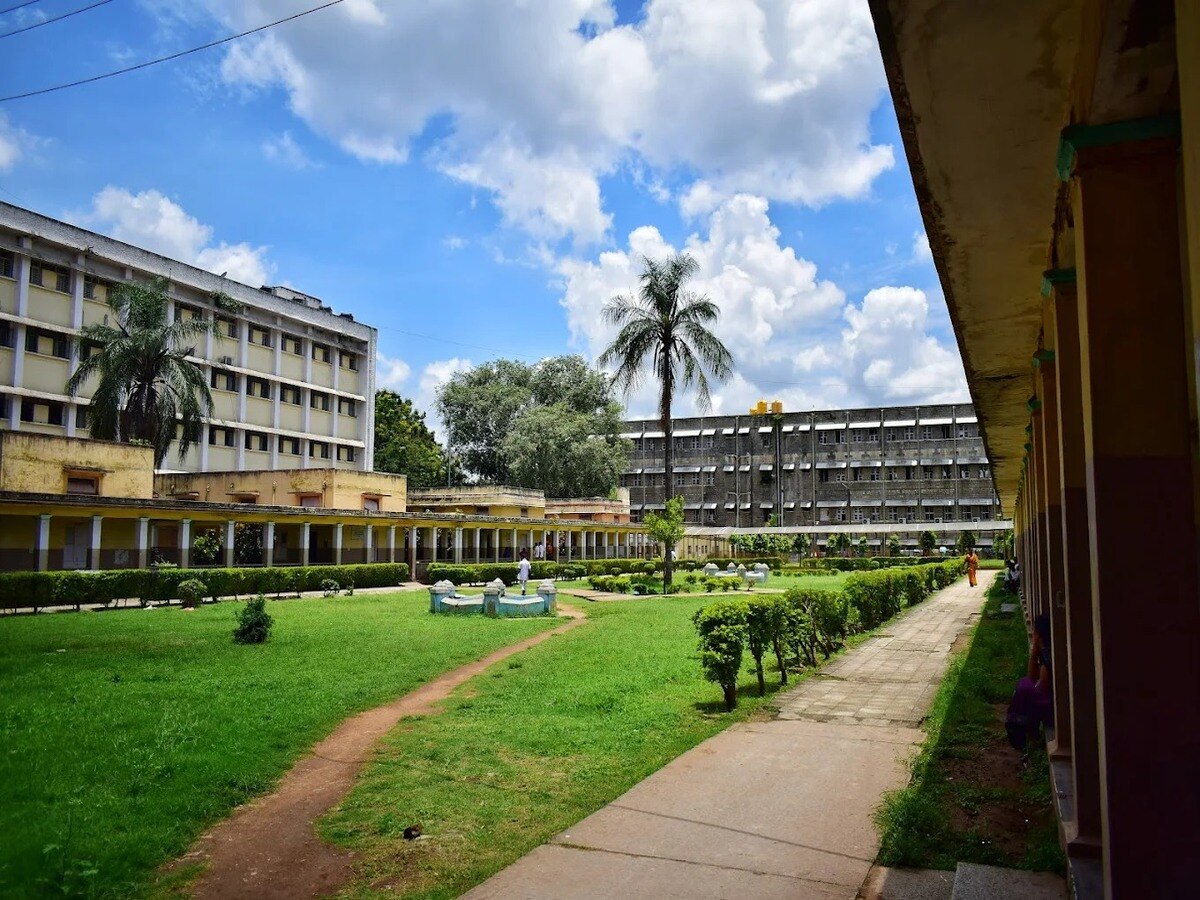 Karnataka first medical college Mysore medical college and research ...