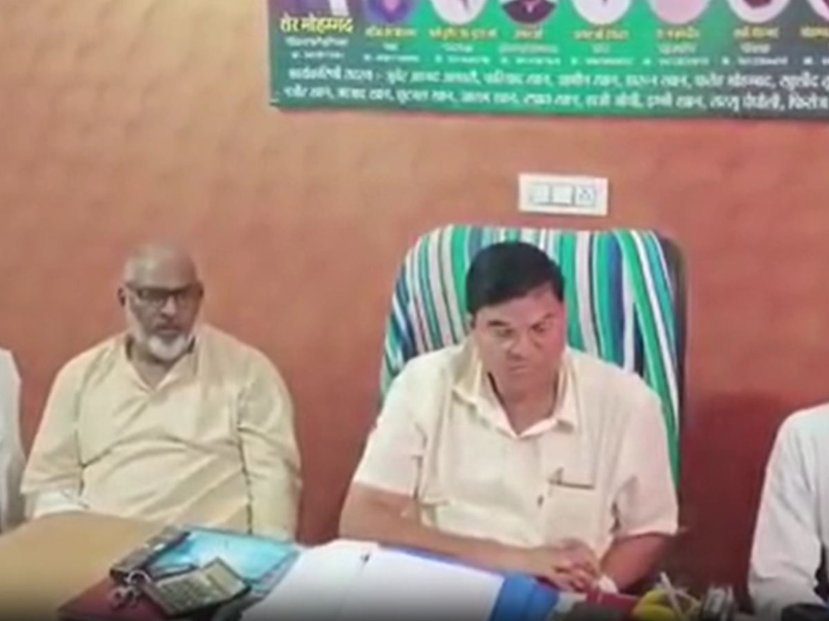 BJP-VHP के निशाने पर अलवर मदरसा; मेव पंचायत का पलटवार- 'साजिशन फैलाया जा रहा तनाव' BJP-VHP के निशाने पर अलवर मदरसा; मेव पंचायत का पलटवार- 'साजिशन फैलाया जा रहा तनाव'