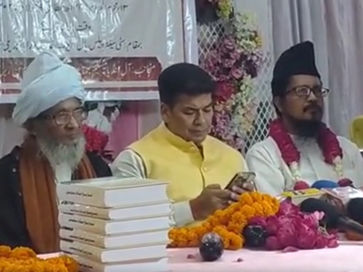 Bareilly: 3500 पन्नों में समाया इस्लामी इतिहास का खजाना, 'तारीख-ए-इस्लाम मुकम्मल' बनी मुसलमानों की आवाज! Bareilly: 3500 पन्नों में समाया इस्लामी इतिहास का खजाना, 'तारीख-ए-इस्लाम मुकम्मल' बनी मुसलमानों की आवाज!