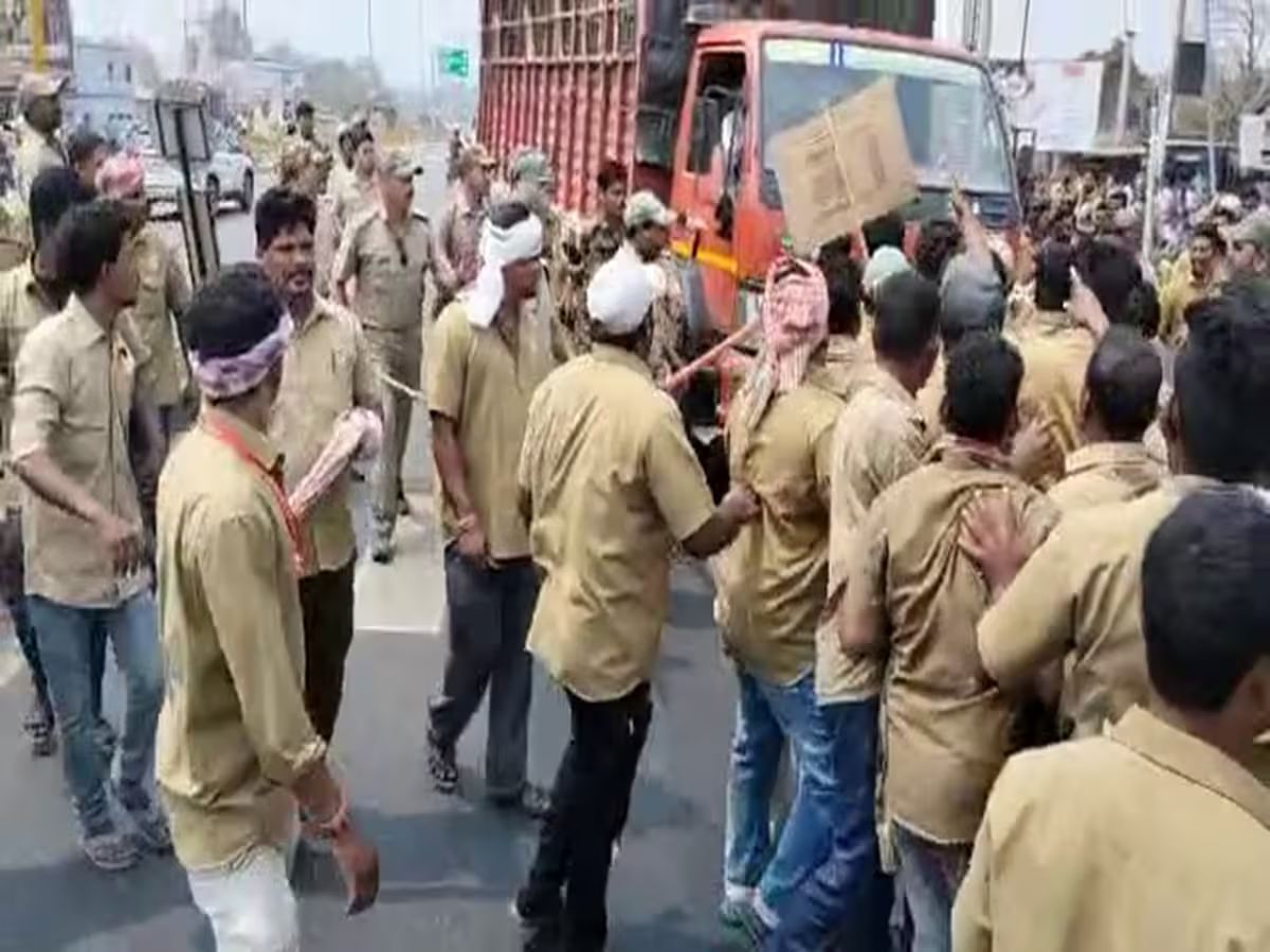 Odisha Drivers’ Strike:'ସରକାର ଲିଖିତ ପ୍ରତିଶ୍ରୁତି ନ ଦେବା ଯାଏଁ ଆନ୍ଦୋଳନ ବନ୍ଦ ହେବନି' Odisha Drivers’ Strike:'ସରକାର ଲିଖିତ ପ୍ରତିଶ୍ରୁତି ନ ଦେବା ଯାଏଁ ଆନ୍ଦୋଳନ ବନ୍ଦ ହେବନି'