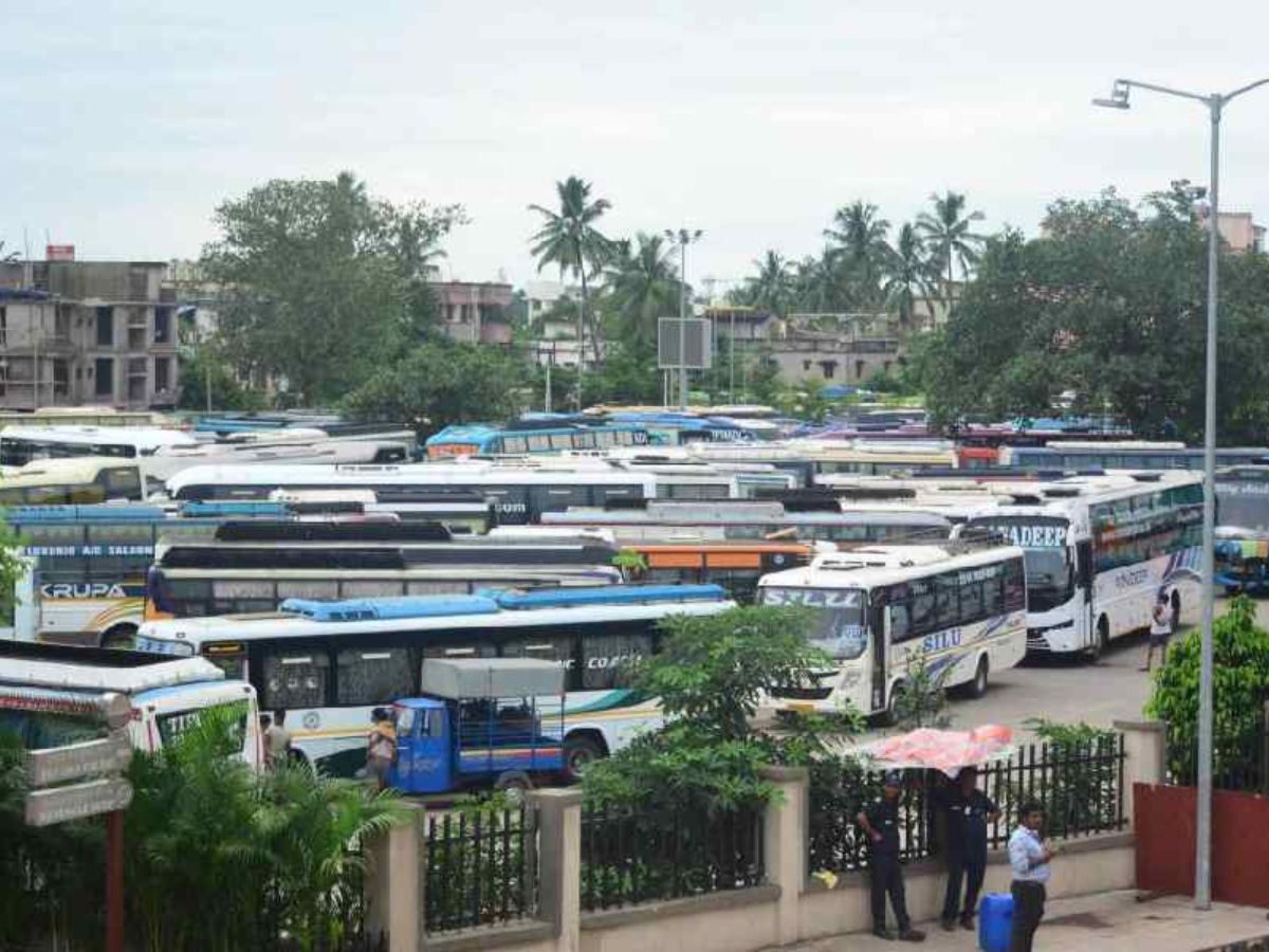 Odisha Drivers' Strike Update: ଆସନ୍ତାକାଲି ଠାରୁ ରାଜ୍ୟରେ ଗଡ଼ିବ ସବୁ ଘରୋଇ ବସ Odisha Drivers' Strike Update: ଆସନ୍ତାକାଲି ଠାରୁ ରାଜ୍ୟରେ ଗଡ଼ିବ ସବୁ ଘରୋଇ ବସ