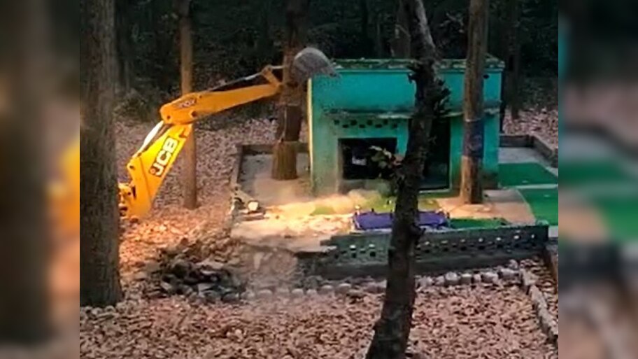 Uttarakhand: नैनिताल में बुलडोजर की दहशत, इतने मजारों को धामी सरकार ने किया धवस्त