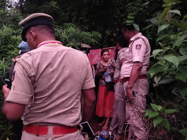 ଗୁମ୍ଫାରେ ଦୁଇ ସନ୍ତାନଙ୍କ ସହିତ ରହୁଥିଲେ ଋଷୀୟ ମହିଳା