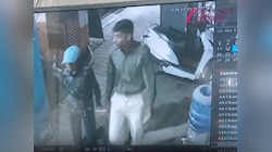 रेवाड़ी में बैंक से 10 लाख 70 हजार रुपये से भरा बैग ले उड़े चोर, CCTV में वारदात कैद
