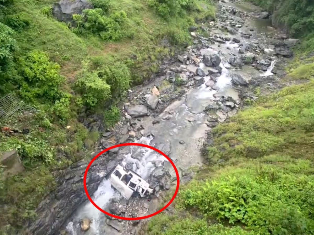horrific road accident in pithoragarh max vehicle fell into ditch ...