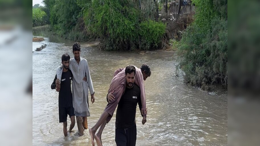 पाकिस्तान में भीषण बारिश ने मचाई भारी तबाही, इतने लोगों की मौत