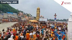 हर की पौड़ी पर गंगा जल लेने के लिए उमड़ी कांवड़ यात्रियों की भारी भीड़,देखिए वीडियो!