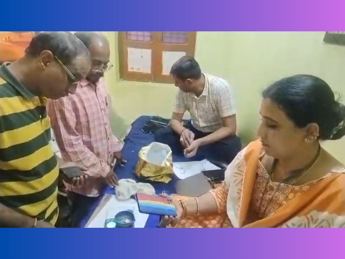 ଡେପୁଟି ରେଞ୍ଜରଙ୍କ ଘରୁ ଦେଢ଼ କେଜି ସୁନା ଜବତ ଡେପୁଟି ରେଞ୍ଜରଙ୍କ ଘରୁ ଦେଢ଼ କେଜି ସୁନା ଜବତ
