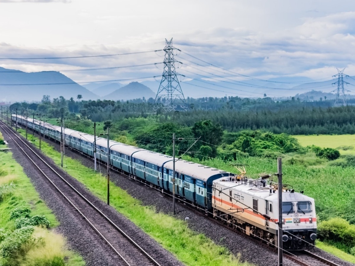 How a Simple Chain stops a whole train The ACP Mechanism Explained ...
