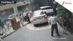 कांच की दीवार को चूर-चूर करते हुए होटल में घुसी कार, महिला अधिवक्ता कर रहीं थी ड्राइविंग, वीडियो वायरल!