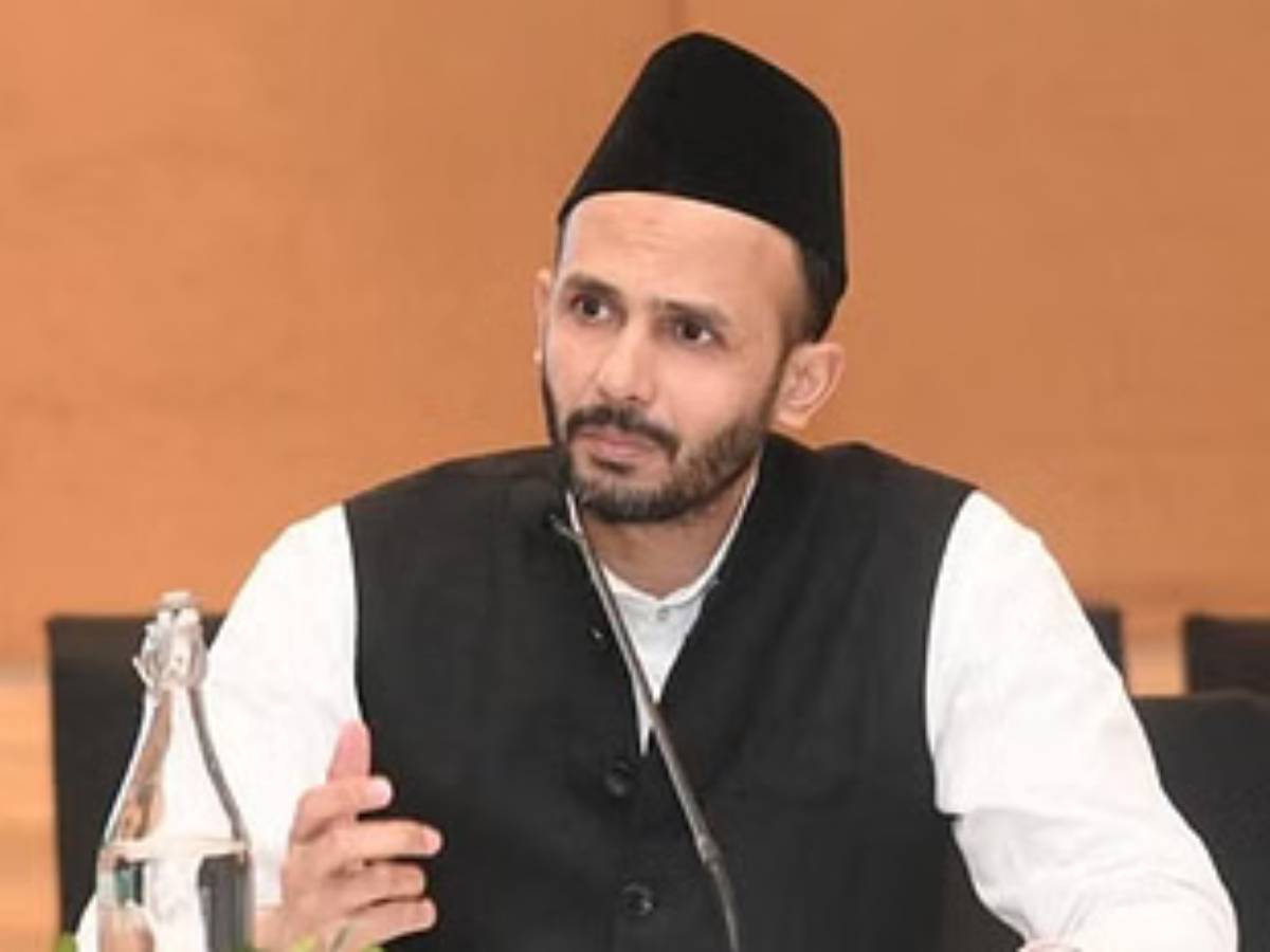Sambhal सासंद जिया उर रहमान के घर पर बुलडोजर चलने का खतरा, क्या SDM कोर्ट जारी करेगा आदेश? Sambhal सासंद जिया उर रहमान के घर पर बुलडोजर चलने का खतरा, क्या SDM कोर्ट जारी करेगा आदेश?