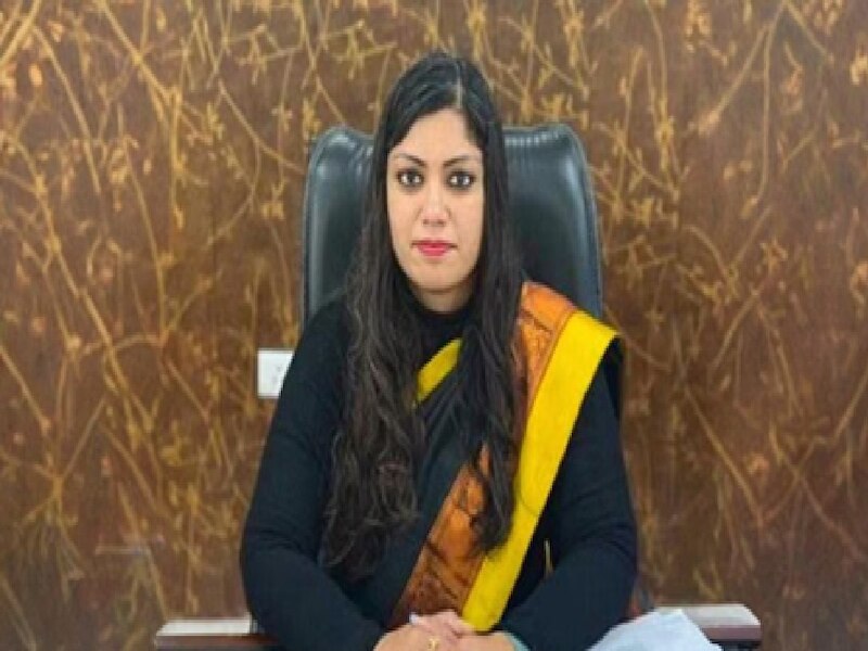 who is medha Rupam appointed as Noida DM National Leval Rifle shooter ...