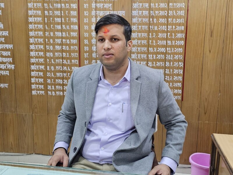 Who is IAS Ravindra Kumar Mandar become new dm of ghaziabad know ...