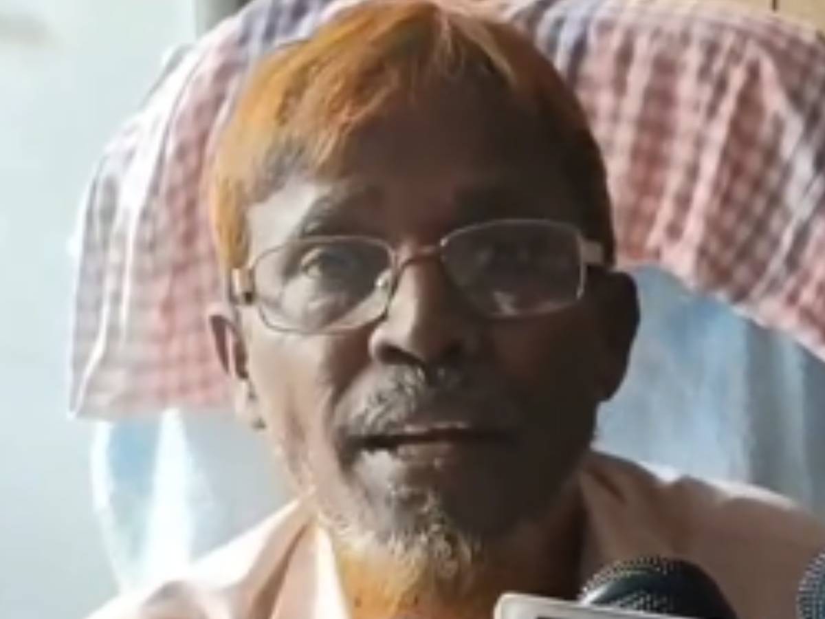 Bihar: क्लास में शिक्षक ने देवी-देवताओं का किया अपमान, हुआ भारी बवाल Bihar: क्लास में शिक्षक ने देवी-देवताओं का किया अपमान, हुआ भारी बवाल