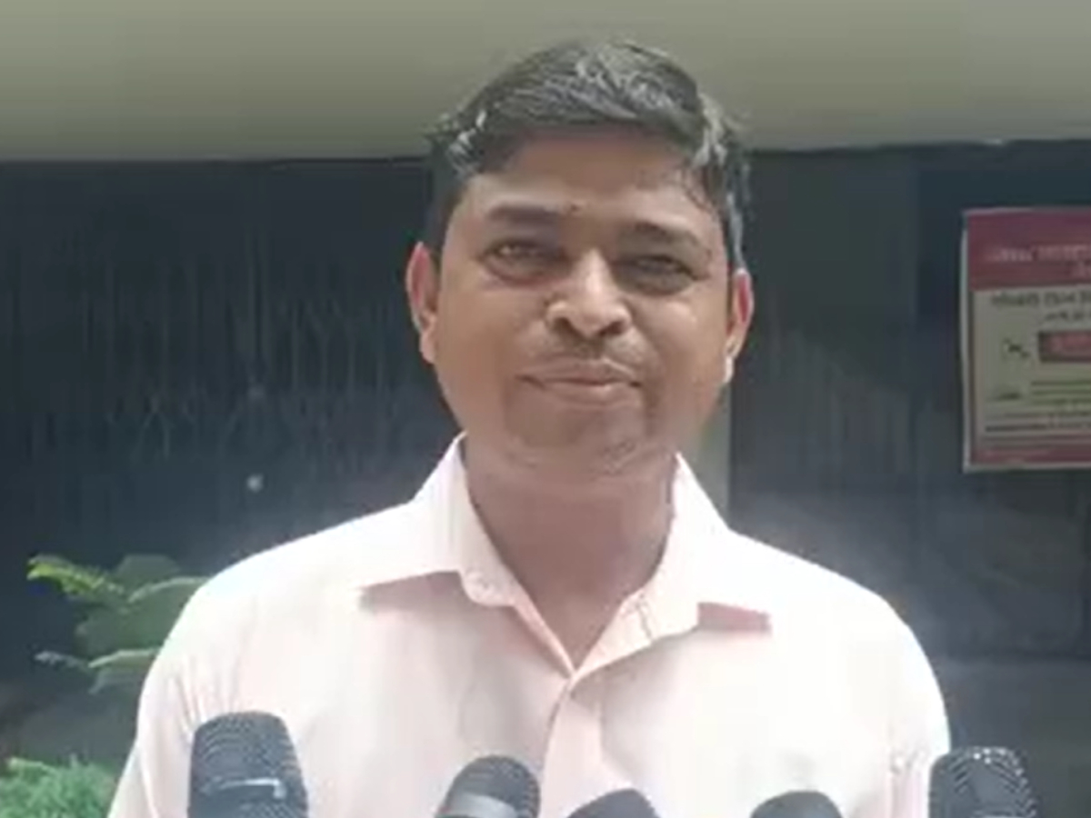 Bijnor: उर्दू पढ़ाने पर मुस्लिम टीचर सस्पेंड; छात्रों ने लगाए गंभीर आरोप Bijnor: उर्दू पढ़ाने पर मुस्लिम टीचर सस्पेंड; छात्रों ने लगाए गंभीर आरोप