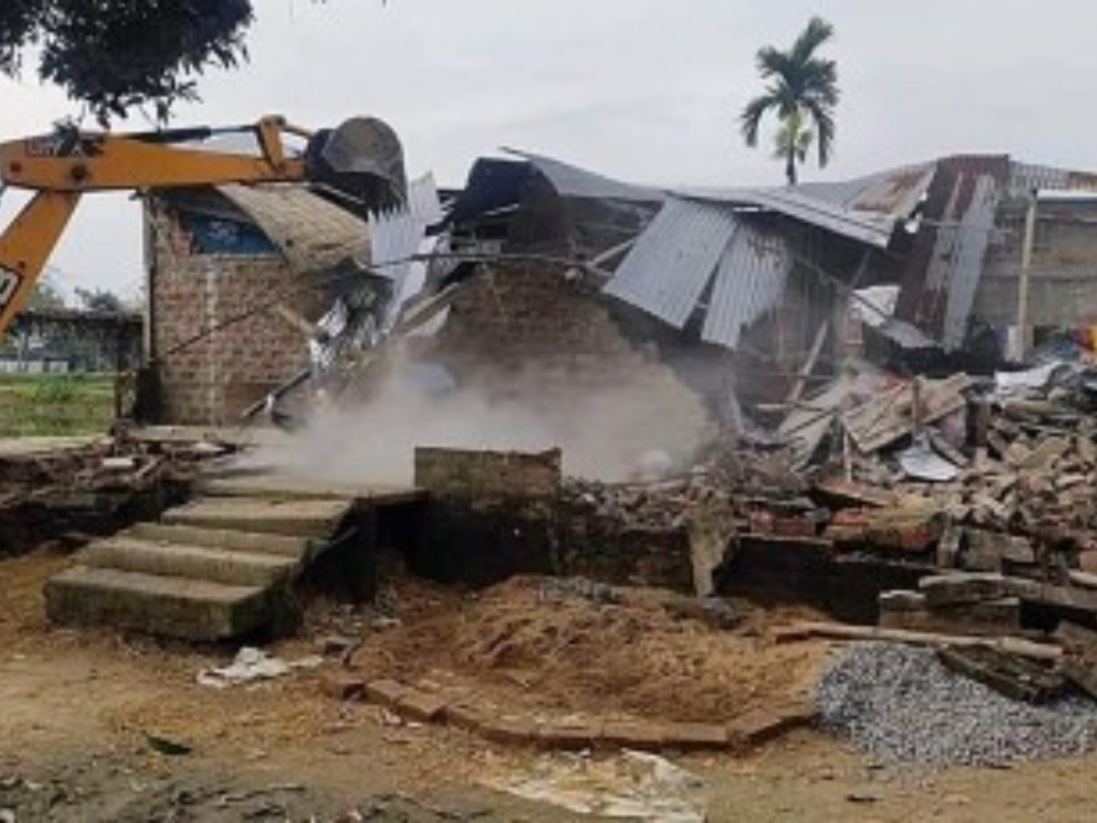 असम में मुस्लिम होना गुनाह; गैर-मुस्लिमों को छोड़ मियां परिवारों के घरों पर दौड़ा बुलडोजर असम में मुस्लिम होना गुनाह; गैर-मुस्लिमों को छोड़ मियां परिवारों के घरों पर दौड़ा बुलडोजर