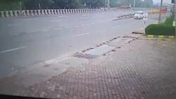 Live Accident Video: बेकाबू कार खड़े ट्रक में घुसी, खिलौने की तरह हुई चकनाचूर, अधिवक्ता की मौत