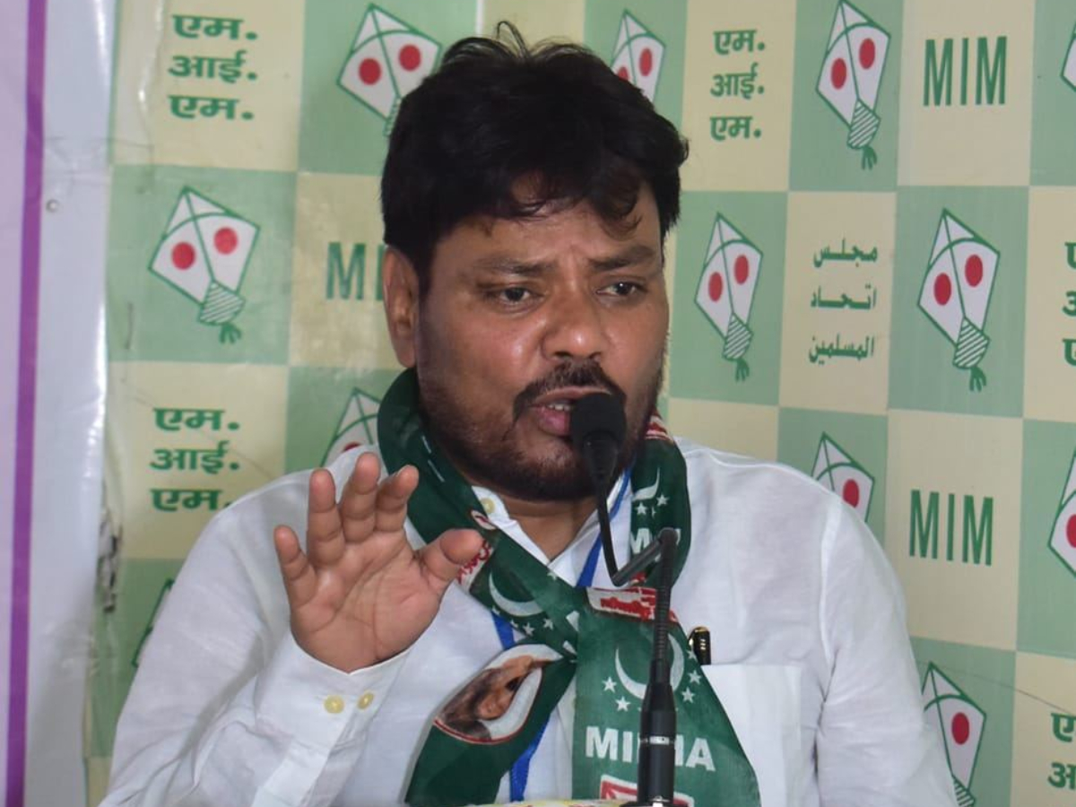 Kishanganj: गबन, धोखाधड़ी और दुष्कर्म के आरोप…AIMIM नेता की कुर्सी गई, अब संपत्ति भी जाएगी! Kishanganj: गबन, धोखाधड़ी और दुष्कर्म के आरोप…AIMIM नेता की कुर्सी गई, अब संपत्ति भी जाएगी!