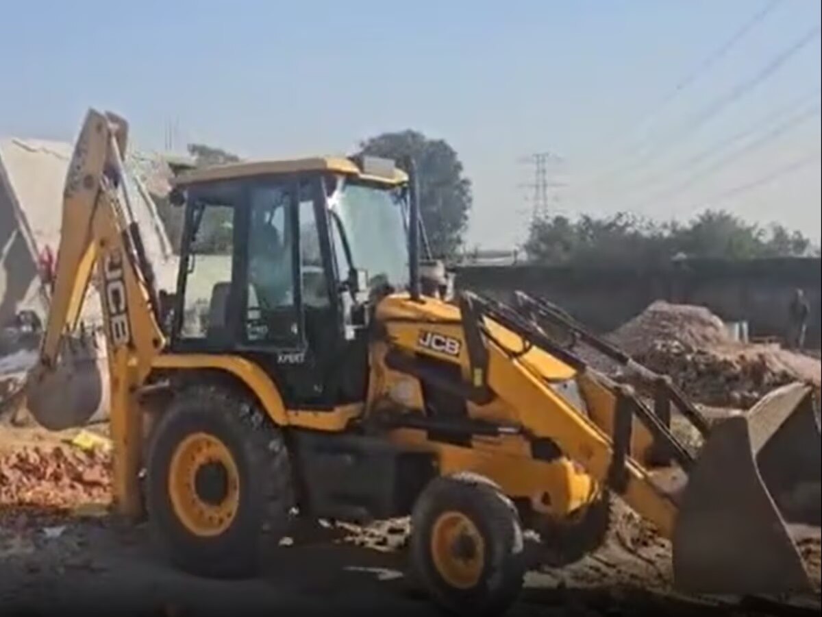 Bulldozers Action: गुरुग्राम में गरजा पीला पंजा, 250 दुकानों पर चला ...