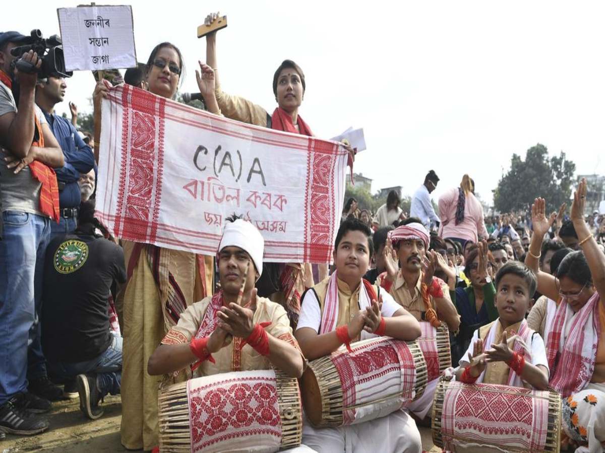 Assam: CAA पर सरकारी फैसले का भारी विरोध; गैर मुस्लिमों के खिलाफ सभी केस होंगे वापस Assam: CAA पर सरकारी फैसले का भारी विरोध; गैर मुस्लिमों के खिलाफ सभी केस होंगे वापस
