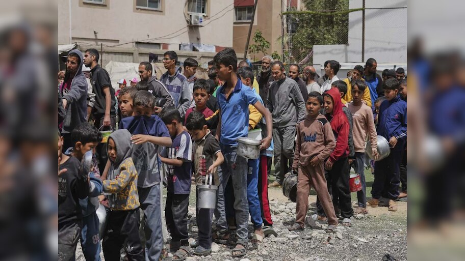 Gaza Death: खाना लेने के लिए लगाई कतार, जो IDF ने बरसाई गोलियां; 34 की मौत
