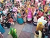 पुरुषों की तरह अखाड़े में करतीं प्रदर्शन