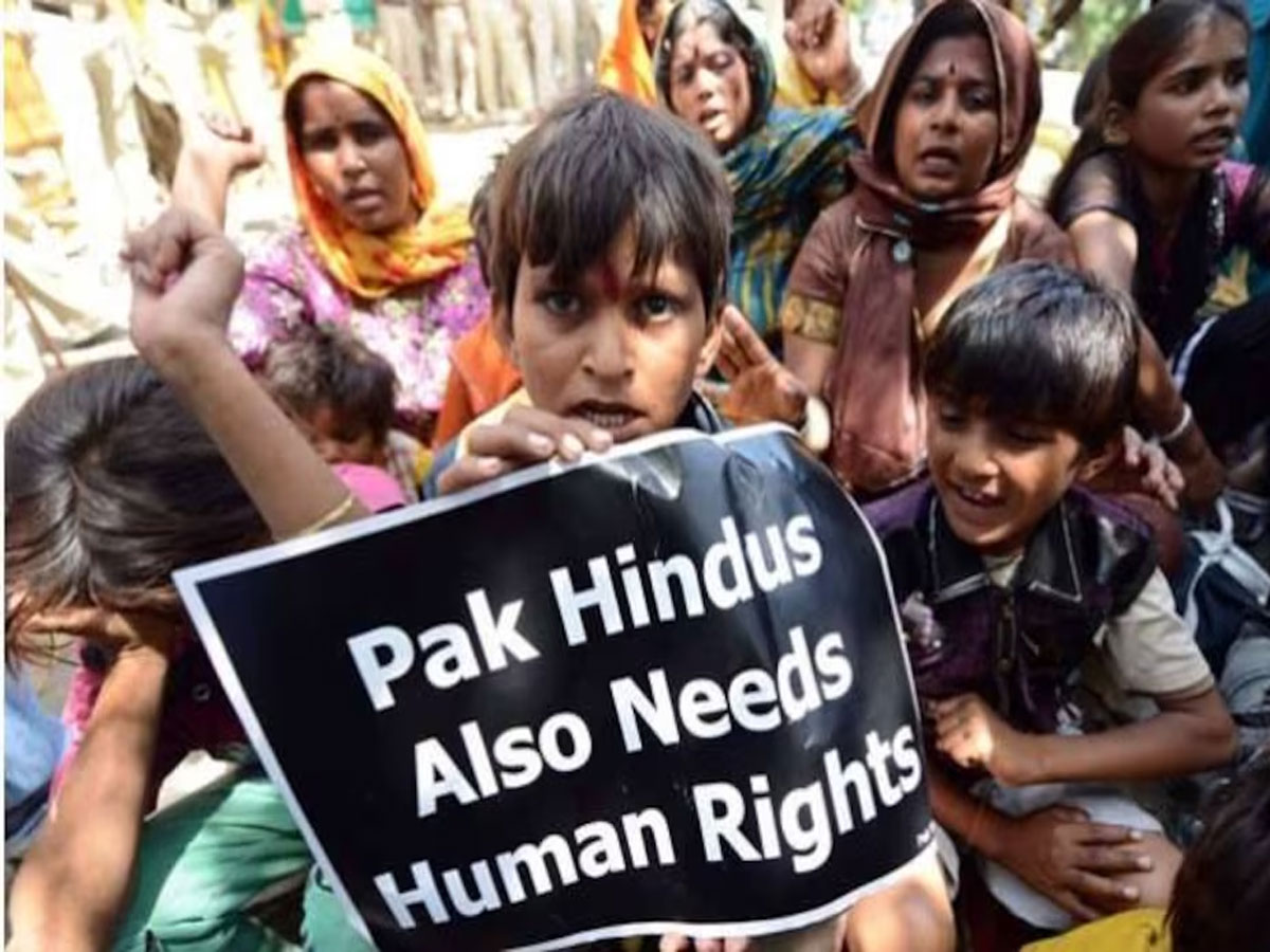 पाकिस्तान के अल्पसंख्यकों का टूटा सब्र का बांध, सड़क पर उतरे हजारों लोग; सरकार से की बड़ी डिमांड पाकिस्तान के अल्पसंख्यकों का टूटा सब्र का बांध, सड़क पर उतरे हजारों लोग; सरकार से की बड़ी डिमांड