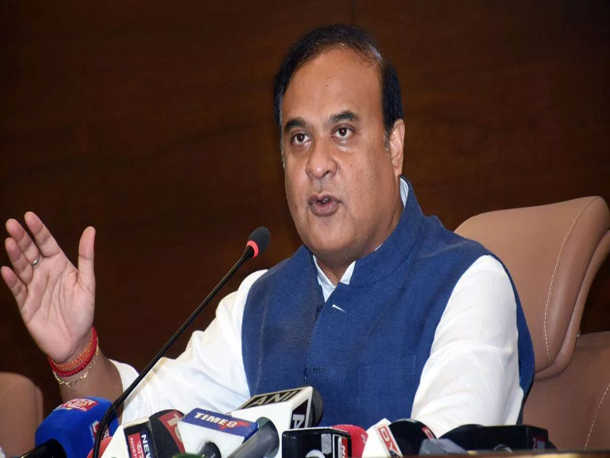 'मिया मुस्लिम' कहकर टारगेट, फिर कहा धर्म नहीं देखा; असम सरकार की सफाई 'मिया मुस्लिम' कहकर टारगेट, फिर कहा धर्म नहीं देखा; असम सरकार की सफाई