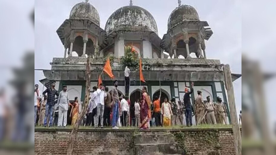 फतेहपुर के आरोपी आजाद, बहराइच में मंदिर झंडे से छेड़छाड़ के आरोपी 14 मुस्लिम गिरफ्तार