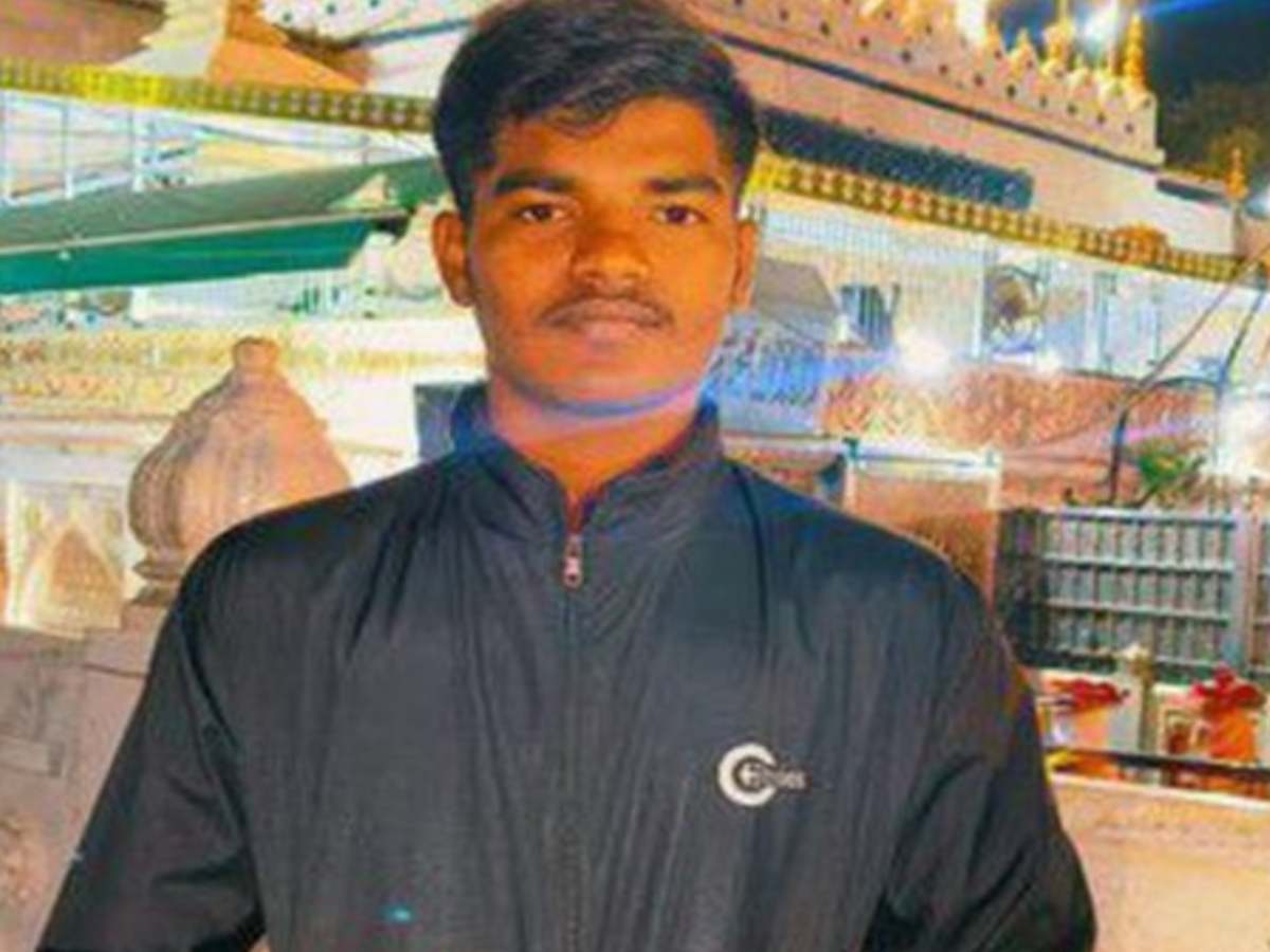 Jalgaon: सुलेमान की हत्या पर गुस्से में मुसलमान; पूछा, क्या मौत होती है प्यार की सजा Jalgaon: सुलेमान की हत्या पर गुस्से में मुसलमान; पूछा, क्या मौत होती है प्यार की सजा