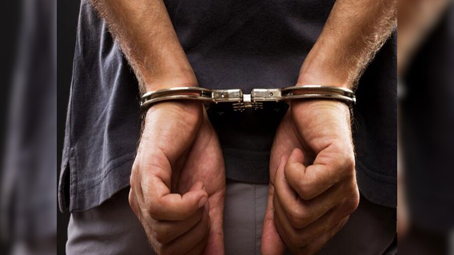 इटावा में अवैध असलहा कारोबार का पर्दाफाश, मस्जिद के इमाम समेत कई गिरफ्तार