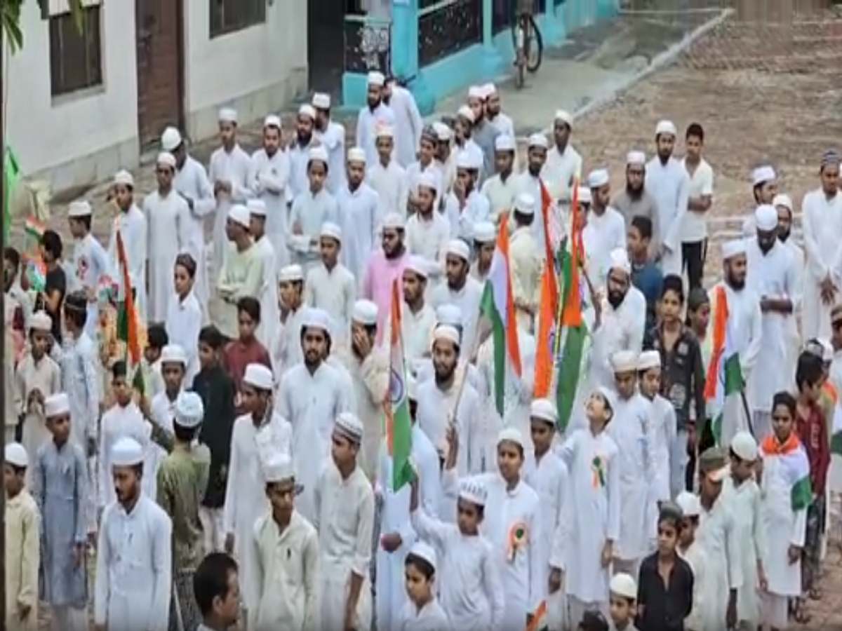 Independence Day: मस्जिदों में गूंजा 'जन गण मन', स्वतंत्रता दिवस मनाते दिखे तलबा Independence Day: मस्जिदों में गूंजा 'जन गण मन', स्वतंत्रता दिवस मनाते दिखे तलबा