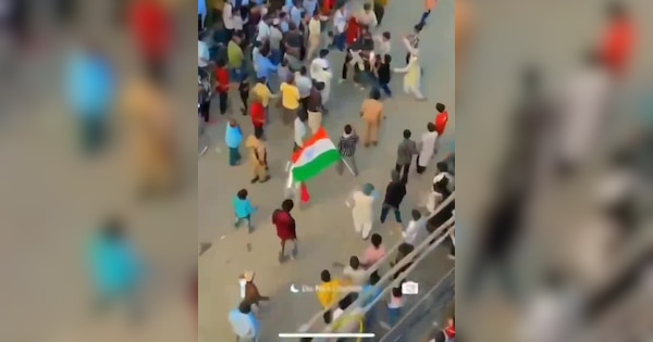Bull attack during Chehallum: संभल में चेहल्लुम जुलूस के दौरान घुसा सांड, मची भगदड़.... कई लोग घायल – वीडियो वायरल