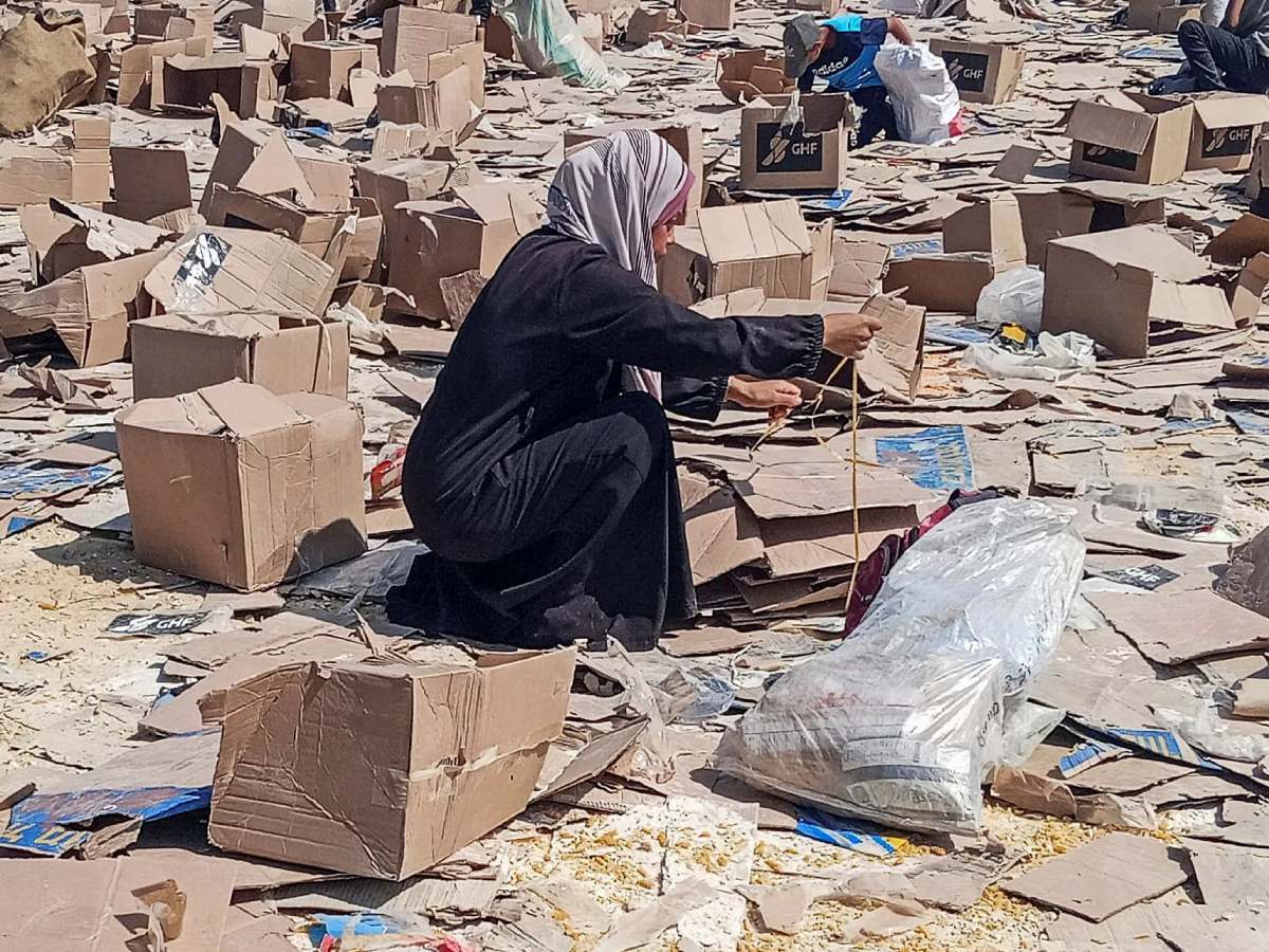 खाना नहीं मौत बांट रहा है अमेरिका; ऐसे होता है Gaza में फिलिस्तीनियों का शिकार खाना नहीं मौत बांट रहा है अमेरिका; ऐसे होता है Gaza में फिलिस्तीनियों का शिकार