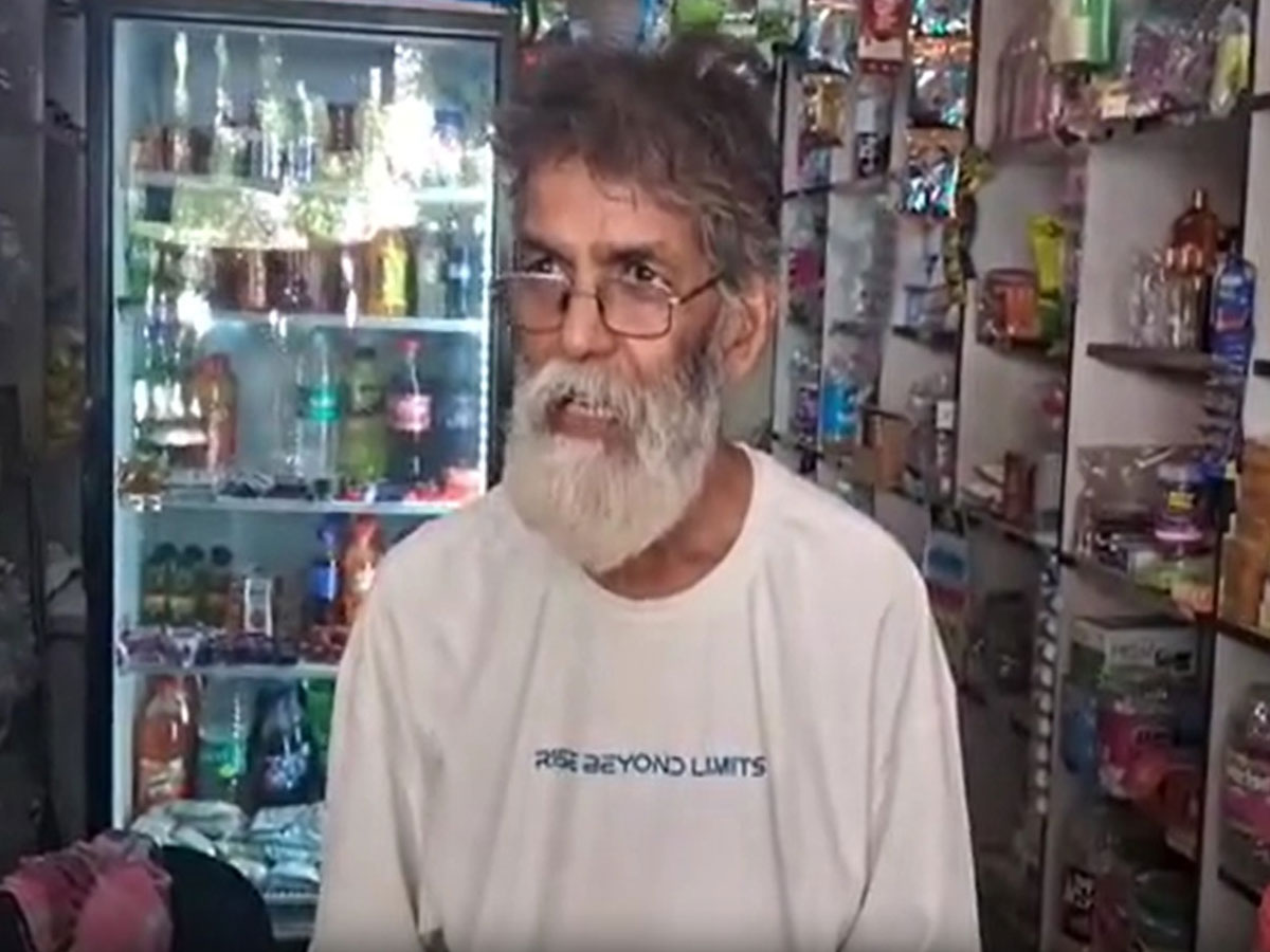 हिंदू नाम वाली दुकान, स्कैनर में दिखा मुस्लिम नाम; हिंदू संगठन ने काटा बवाल हिंदू नाम वाली दुकान, स्कैनर में दिखा मुस्लिम नाम; हिंदू संगठन ने काटा बवाल