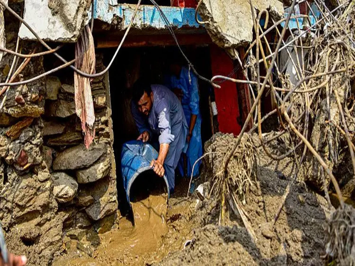 पाकिस्तान के खैबर पख्तूनख्वा भारी तबाही, बादल फटने से 324 लोगों की मौत पाकिस्तान के खैबर पख्तूनख्वा भारी तबाही, बादल फटने से 324 लोगों की मौत