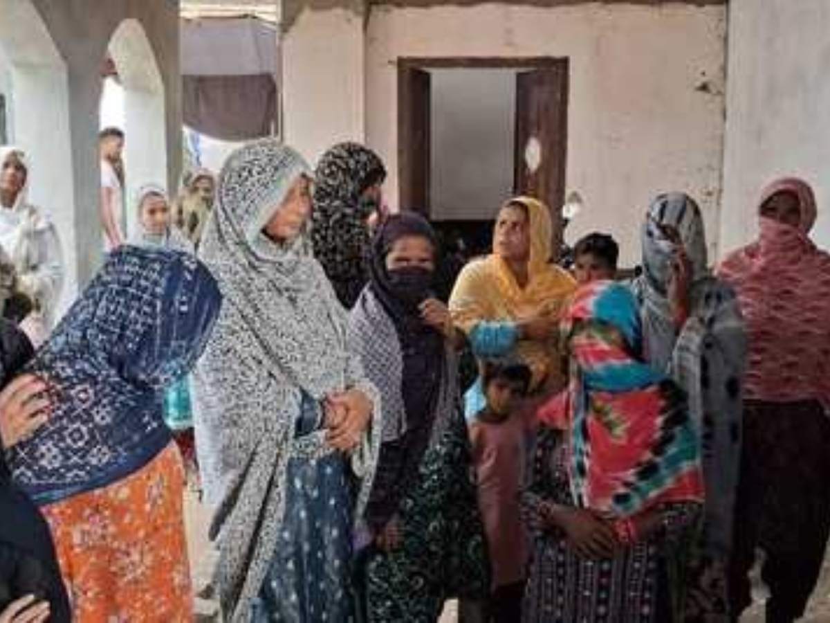 मुफ्ती की पिटाई का बदला...मासूम की सांसें छीन लीं; बागपत में बच्ची का खौफनाक कदम मुफ्ती की पिटाई का बदला...मासूम की सांसें छीन लीं; बागपत में बच्ची का खौफनाक कदम