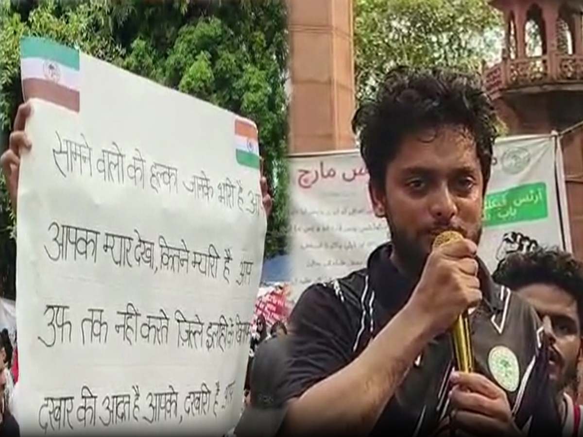 AMU में अब भी क्यों जारी है भूख हड़ताल? छात्र नेता अस्पताल में भर्ती AMU में अब भी क्यों जारी है भूख हड़ताल? छात्र नेता अस्पताल में भर्ती