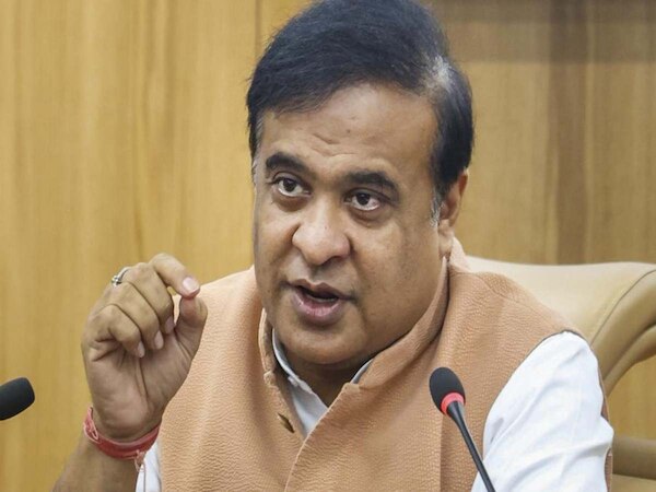 Assam सरकार का बड़ा ऐलान, 18 साल से ऊपर के लोग नहीं बनवा पाएंगे आधार कार्ड