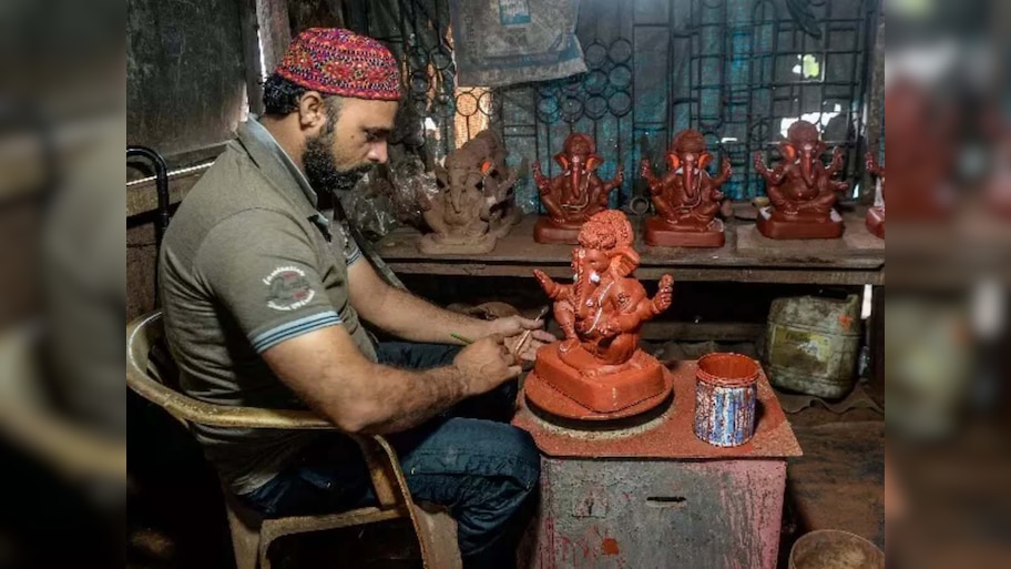 गणेश की मूर्ती बेचनी है तो मुस्लिम कारीगरों को पहले करनी होगी पूजा;  BJP विधायक की खुली धमकी!