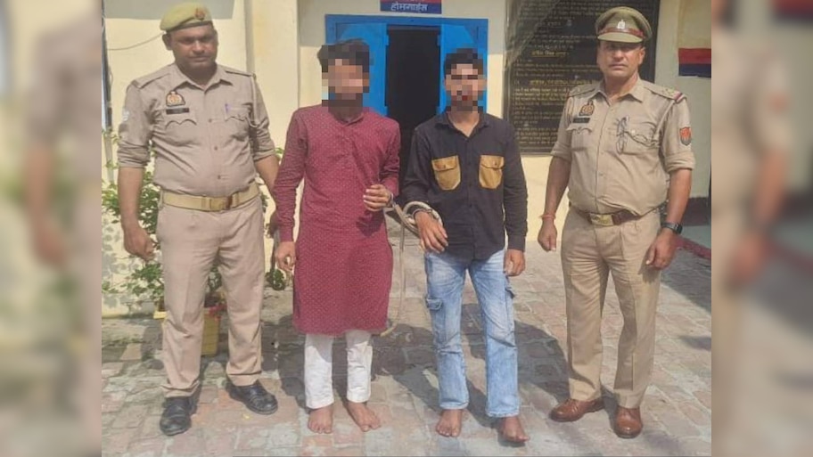 पुलिस के सामने रहम की भीख मांगते दिखे, शोएब और आसिफ; नाबालिग लड़की से की थी ये हरकत...