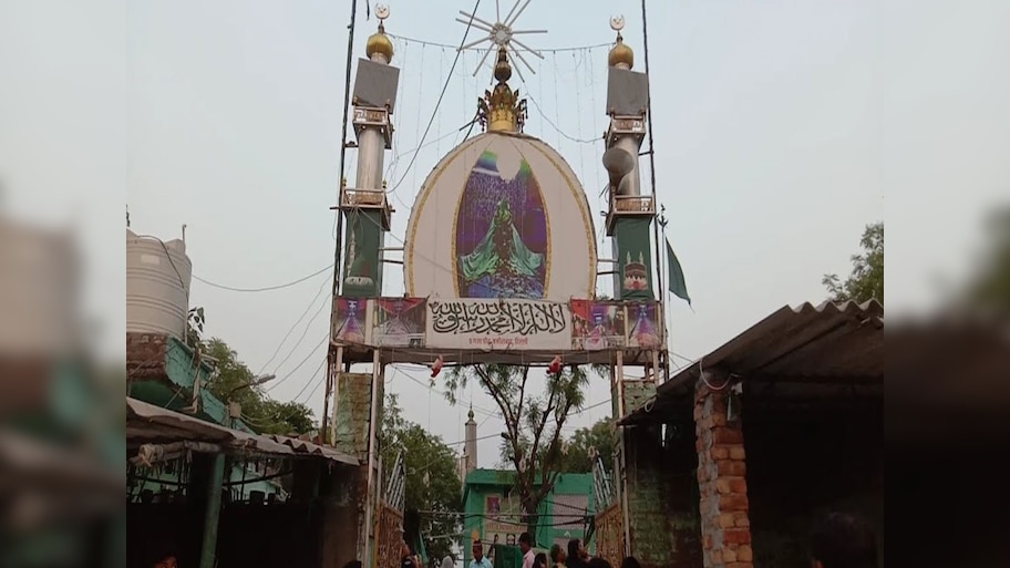 बाबा गरीब शाह के नाम पर मजार, लेकिन अन्दर रखी है मूर्तियां; खादिम रंजीत कुमार बोला 30 सालों से कर रहा हूं सेवा
