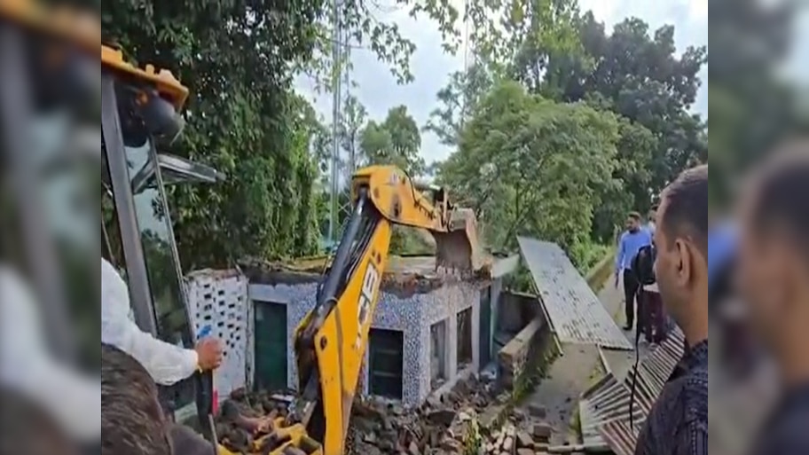 उत्तराखंड में 2 मजारों पर चला बुलडोजर; अब तक 547 मजार कर दिए गए समतल!