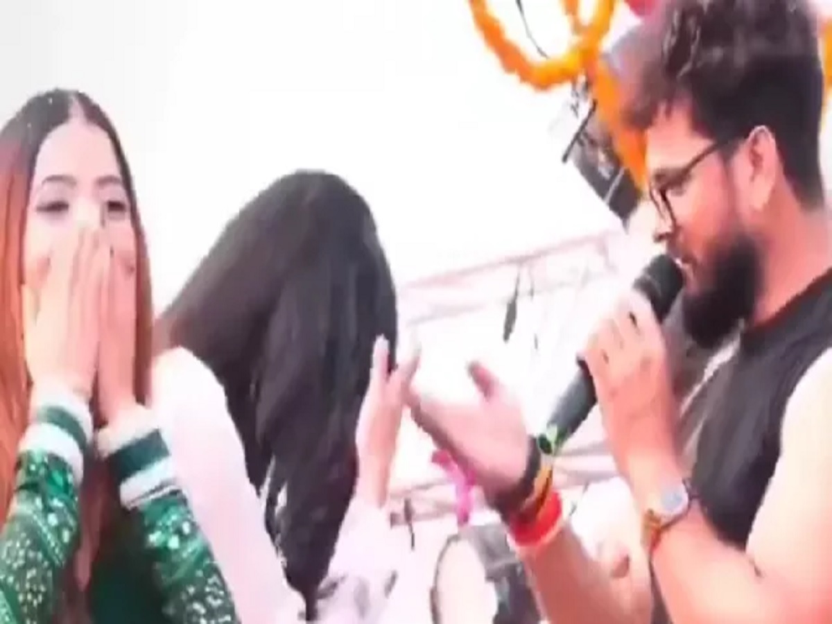 'ये छोटी है, लेकिन इसका कुछ भी छोटा नहीं', पवन सिंह के बाद खेसारी भी आ गए लपेटे में 'ये छोटी है, लेकिन इसका कुछ भी छोटा नहीं', पवन सिंह के बाद खेसारी भी आ गए लपेटे में