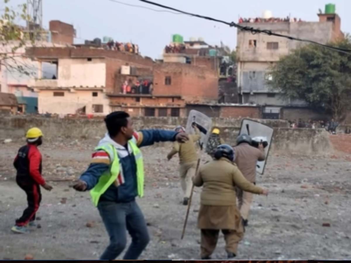 Haldwani Riot: बिना पुख्ता सबूत के 18 महीने जेल, अब मिली तस्लीम को जमानत Haldwani Riot: बिना पुख्ता सबूत के 18 महीने जेल, अब मिली तस्लीम को जमानत