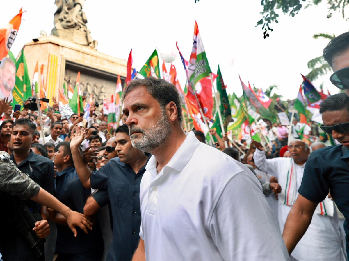 पहले लाए 'भूकंप', फिर फोड़ा 'एटम बम' और अब 'हाइड्रोजन बम' की बारी, भारी-भरकम शब्दों के सहारे राहुल गांधी की सियासत पहले लाए 'भूकंप', फिर फोड़ा 'एटम बम' और अब 'हाइड्रोजन बम' की बारी, भारी-भरकम शब्दों के सहारे राहुल गांधी की सियासत