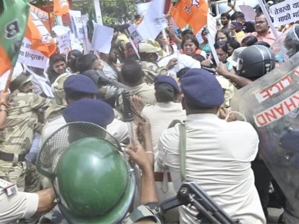  रांची में भाजपा महिला कार्यकर्ताओं का प्रदर्शन