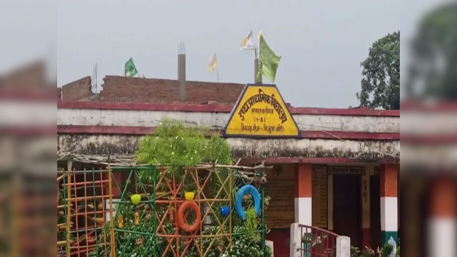 UP: लखीमपुर खीरी में तिरंगे की जगह फहराया फिलिस्तीन का झंडा, आरोपी सद्दाम गिरफ्तार