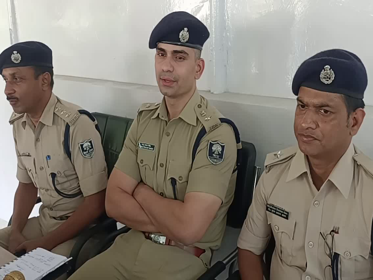 Patna News: देवर-भाभी का इश्क, भाई का इंतकाम और इमोशनल अत्याचार... पुलिस ने 8 घंटे में सुलझाई रिजवान मर्डर केस की गुत्थी Patna News: देवर-भाभी का इश्क, भाई का इंतकाम और इमोशनल अत्याचार... पुलिस ने 8 घंटे में सुलझाई रिजवान मर्डर केस की गुत्थी