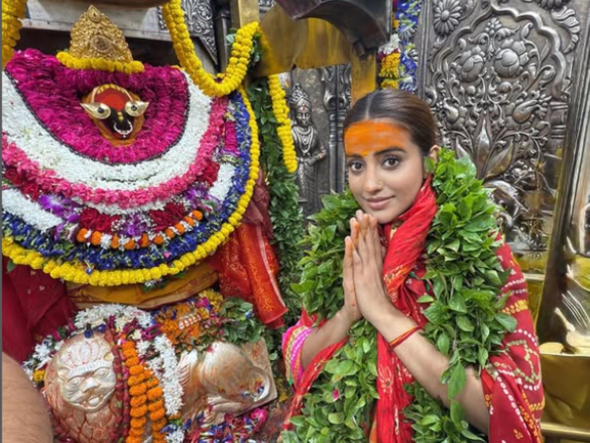 अक्षरा सिंह पहुंची मां विंध्यवासिनी के दरबार, उतारी मां की आरती अक्षरा सिंह पहुंची मां विंध्यवासिनी के दरबार, उतारी मां की आरती